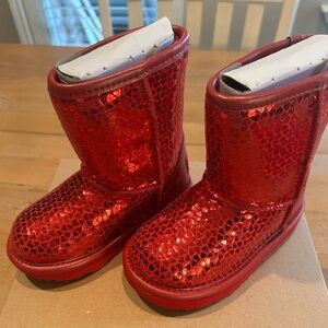 UGG Classic II Gel Hearts in Red